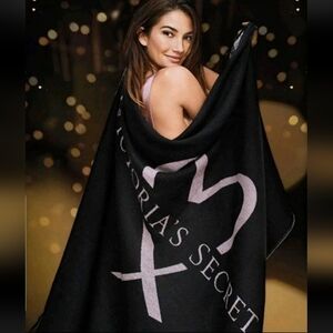 Victoria's Secret Black And Pink Super Soft Lightweight Fringe Blanket